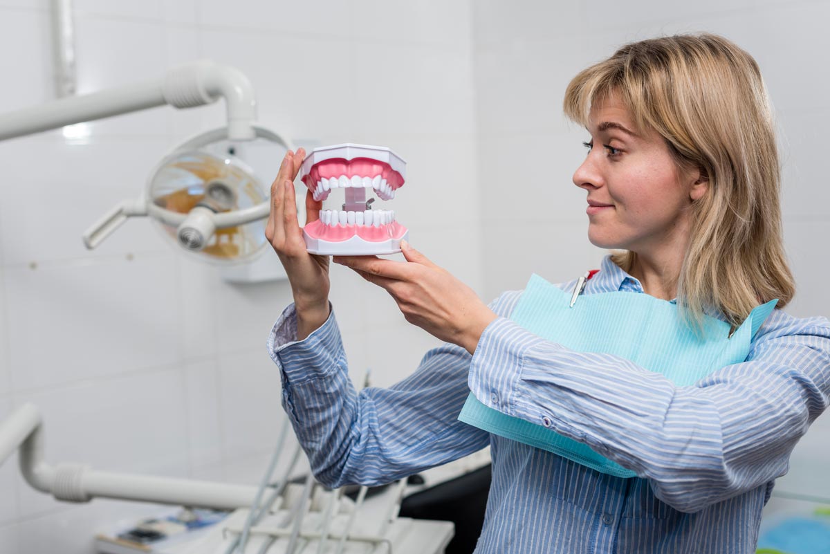 Implant dentar zigomatic