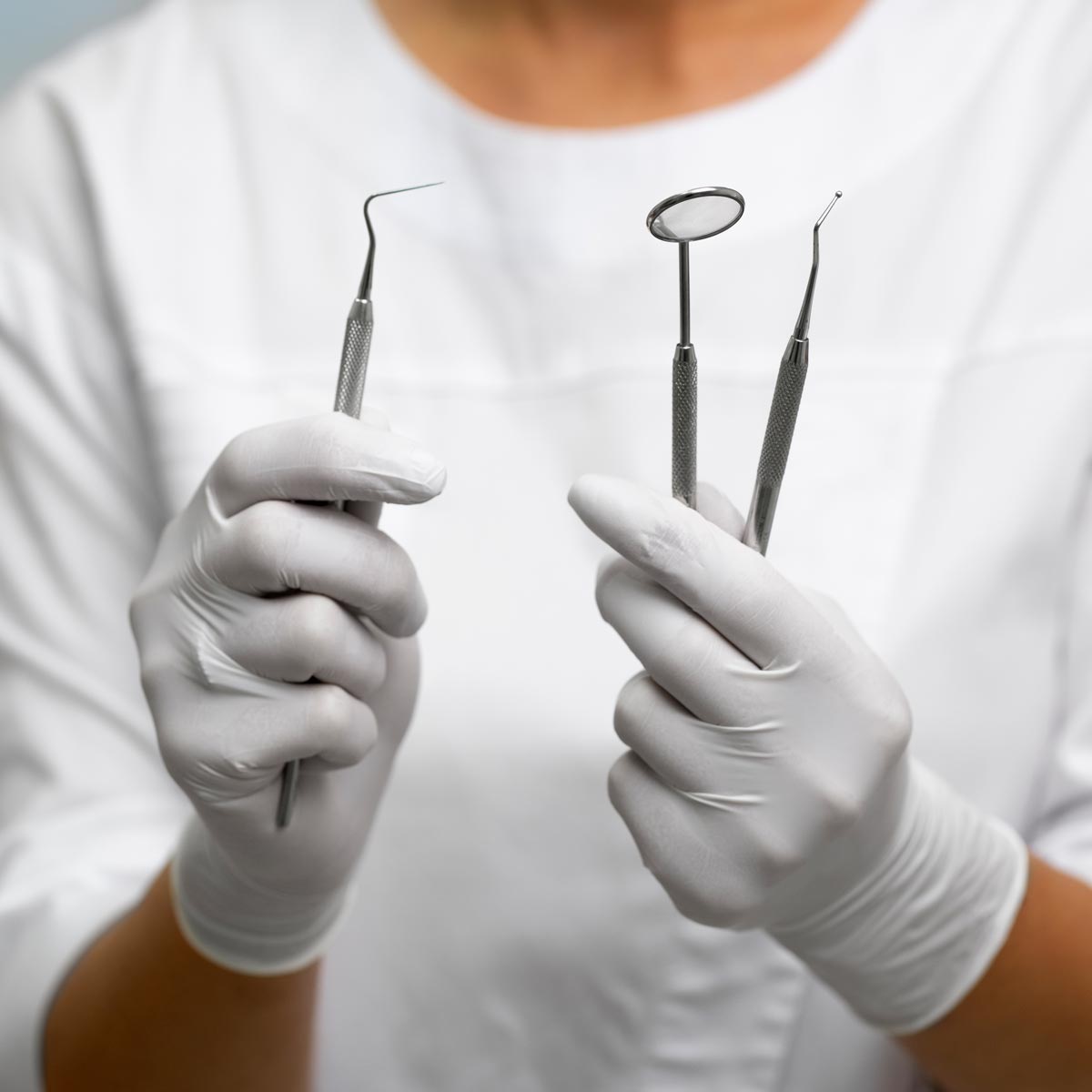 Respingere implant dentar